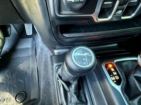 Used 2021 Jeep Gladiator Sport image 29