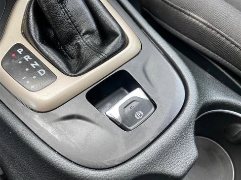 Used 2016 Jeep Cherokee 75th Anniversary image 28