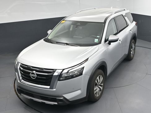 Used 2025 Nissan Pathfinder SL image 32