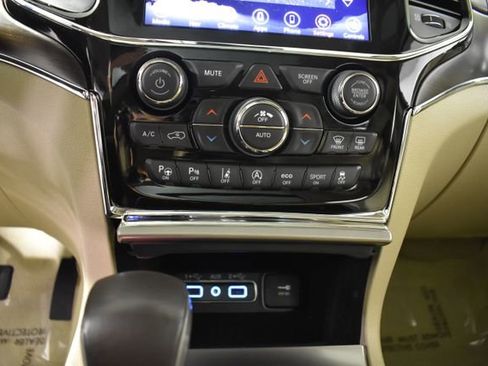 Used 2021 Jeep Grand Cherokee Overland image 27