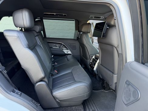 Used 2025 Land Rover Range Rover Long Wheelbase SE image 24