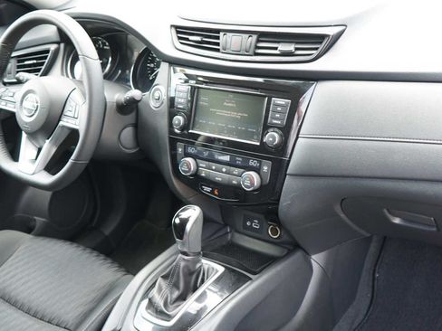 Used 2019 Nissan Rogue SV FWD image 27