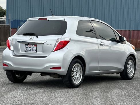 Used 2012 Toyota Yaris L image 4