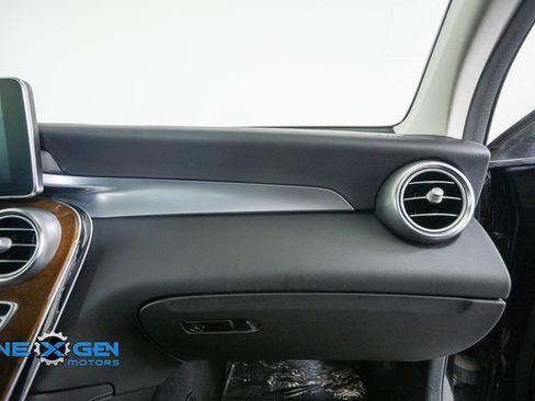 Used 2019 Mercedes-Benz GLC 300 4MATIC image 42