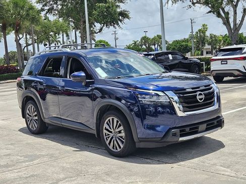 Used 2024 Nissan Pathfinder SL w/ SL Premium Package FWD image 3