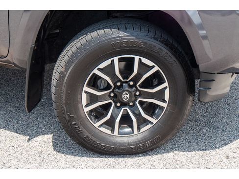 Used 2020 Toyota Tacoma 4x4 Double Cab image 29
