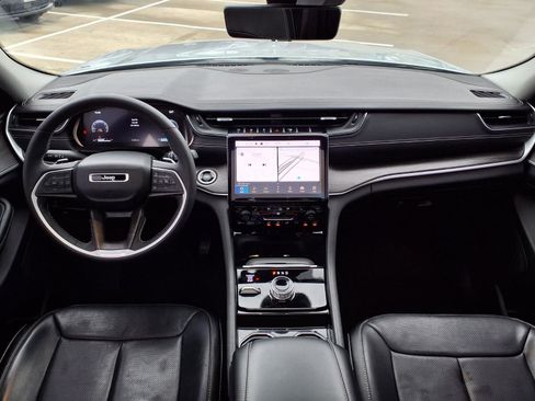 Used 2023 Jeep Grand Cherokee Limited w/ Luxury Tech Group II image 10