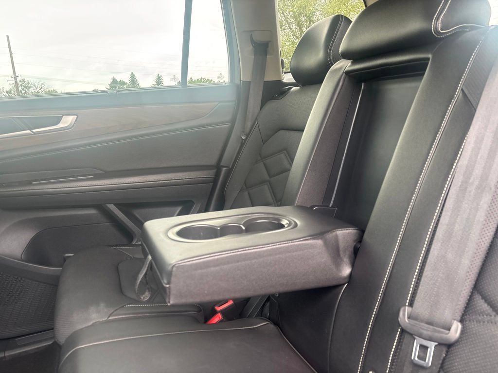 Used 2025 Volkswagen Atlas SE AWD/4WD image 19