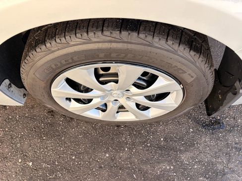 Used 2024 Toyota Corolla LE image 88