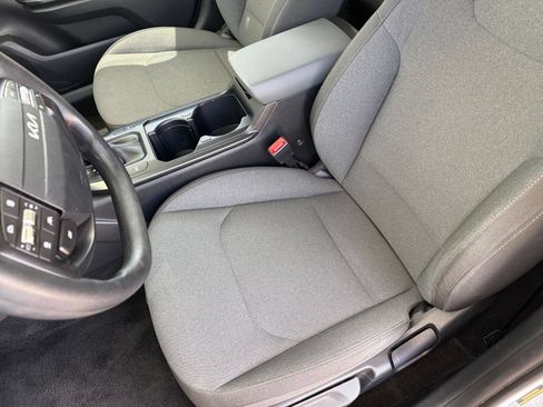 Used 2025 Kia K4 FWD image 38