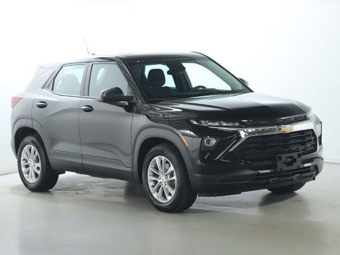 Used 2024 Chevrolet TrailBlazer LS image 1