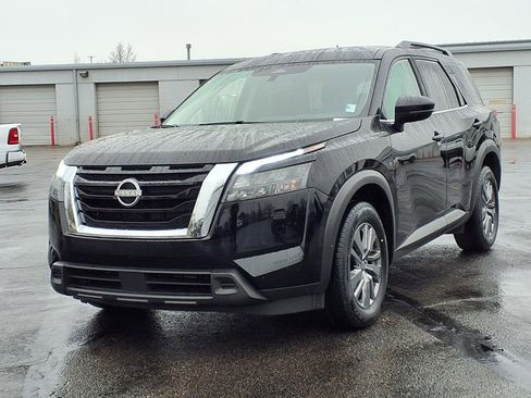 Certified 2025 Nissan Pathfinder SV image 2