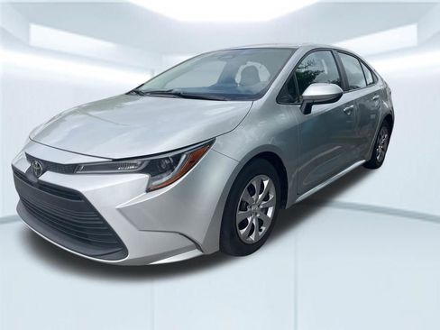 Used 2024 Toyota Corolla LE image 4