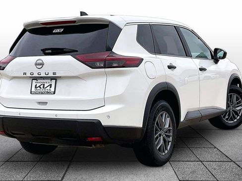Used 2024 Nissan Rogue S FWD image 12