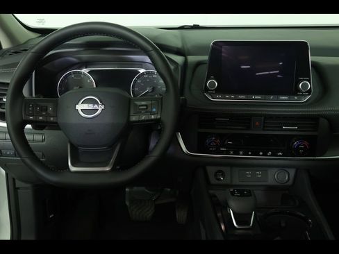 Used 2025 Nissan Rogue SV AWD/4WD image 13