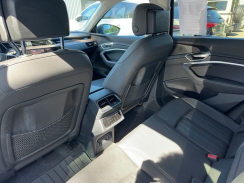 Used 2019 Audi e-tron Premium Plus image 11