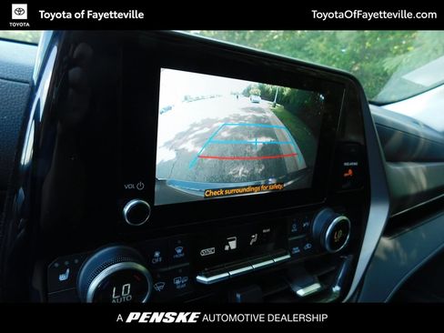 Used 2023 Toyota Highlander XLE AWD/4WD image 6