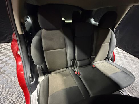 Used 2019 Nissan Pathfinder SV image 18