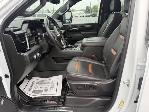 Used 2025 GMC Sierra 3500 AT4 w/ AT4 Premium Plus Package AWD/4WD image 12