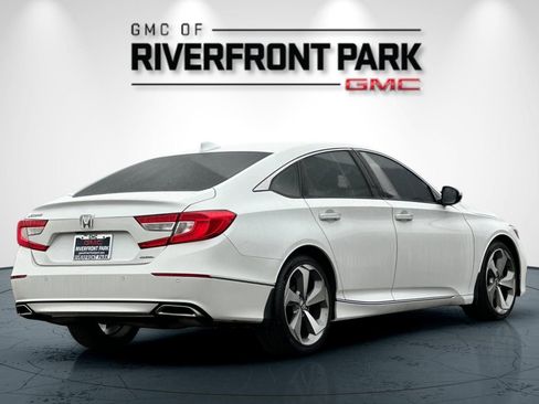 Used 2018 Honda Accord Touring image 3