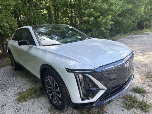 Used 2026 Cadillac Lyriq Sport AWD/4WD image 2