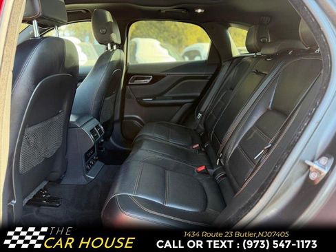 Used 2018 Jaguar F-PACE Prestige image 16