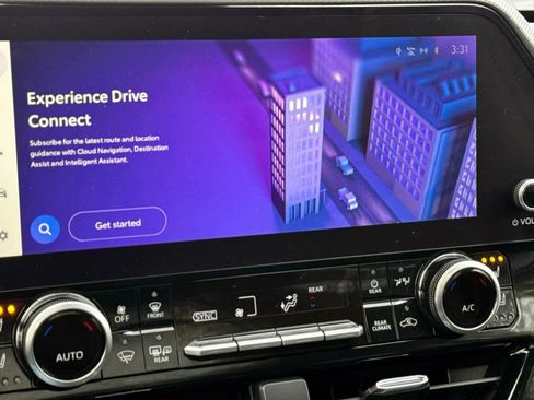 Used 2024 Toyota Highlander Platinum image 21