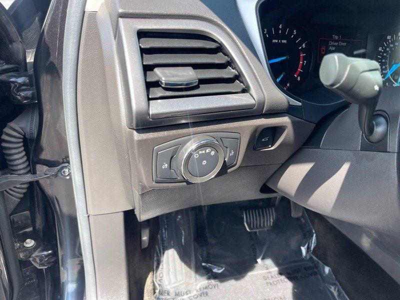 Used 2015 Ford Fusion SE FWD image 18