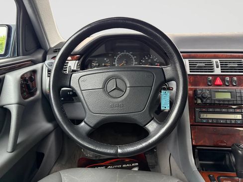 Used 1999 Mercedes-Benz E 320 Sedan image 26