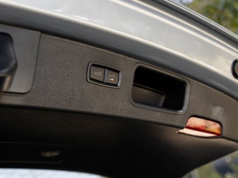 Certified 2026 Porsche Macan image 31