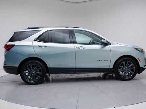 Used 2022 Chevrolet Equinox RS w/ LPO, Floor Liner Package image 8