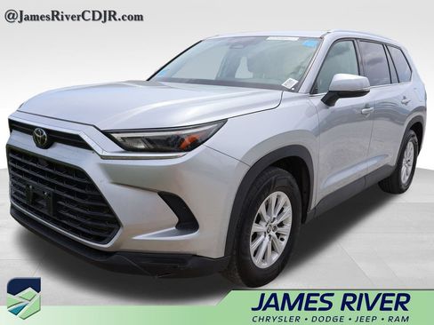Used 2025 Toyota Grand Highlander AWD image 8
