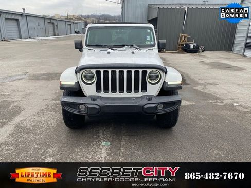 Used 2022 Jeep Wrangler Unlimited Sahara image 2