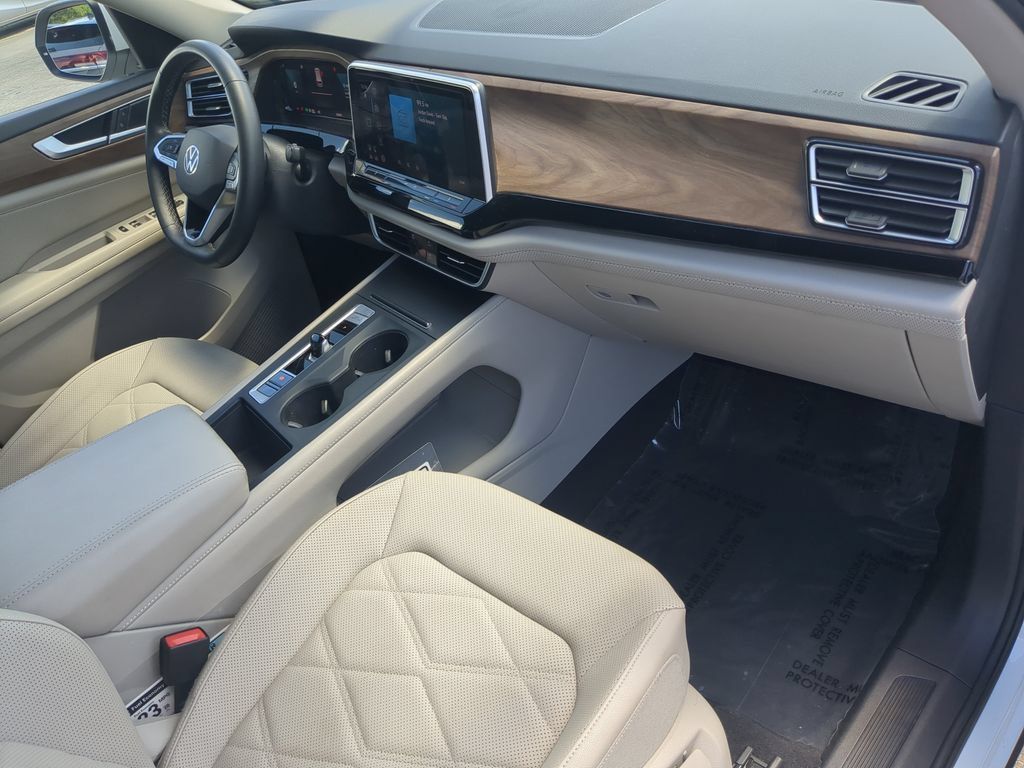Certified 2024 Volkswagen Atlas SE FWD image 11