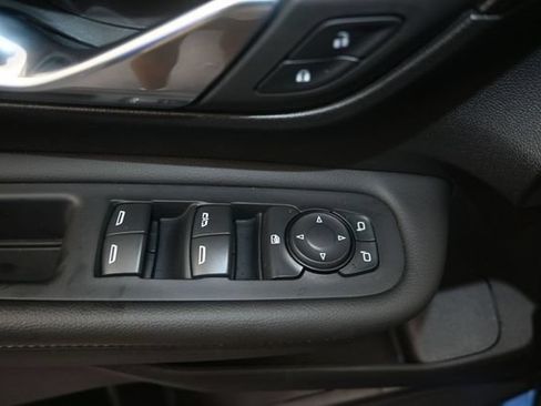 Used 2024 GMC Terrain SLE w/ Driver Convenience Package FWD image 13