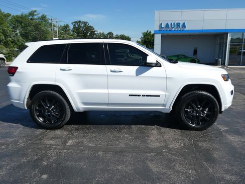 Used 2020 Jeep Grand Cherokee Altitude AWD/4WD image 4