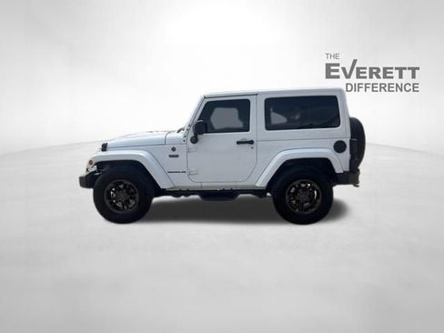 Used 2017 Jeep Wrangler Sahara image 4
