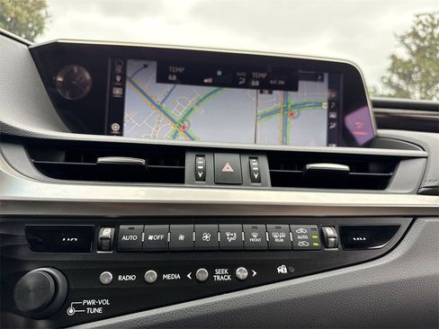 Used 2020 Lexus ES 300h w/ Premium Package image 22