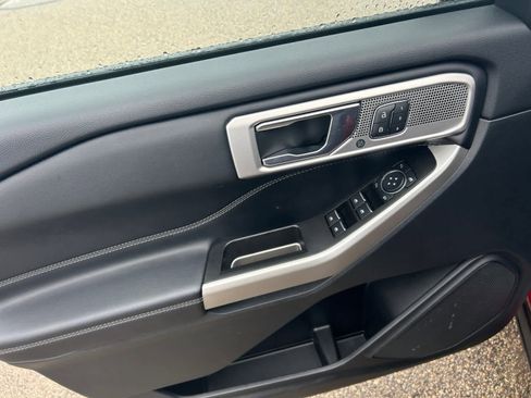 Used 2022 Ford Explorer Limited image 9