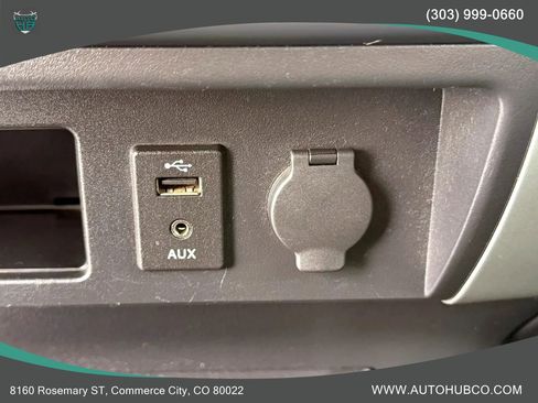 Used 2017 Nissan Titan SV AWD/4WD image 20