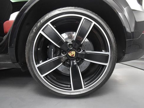 Used 2022 Porsche Cayenne Turbo S w/ Assistance Package image 15