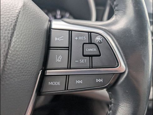 Used 2021 Toyota Highlander XLE AWD/4WD image 16