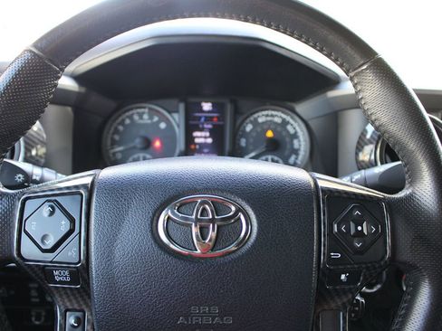 Used 2017 Toyota Tacoma TRD Off-Road image 20