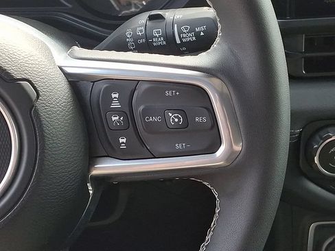 Used 2025 Jeep Wrangler Unlimited Sahara w/ Safety Group AWD/4WD image 25