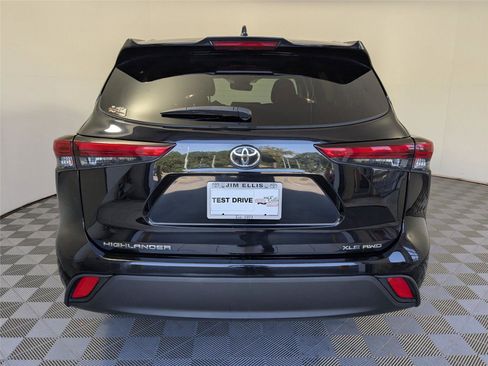 Certified 2023 Toyota Highlander XLE image 26