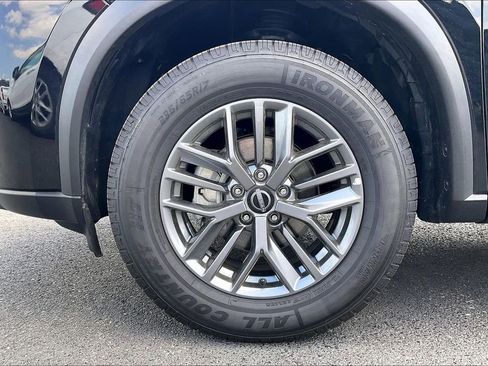 Used 2024 Nissan Rogue S image 2