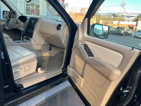 Used 2010 Ford Explorer XLT image 18