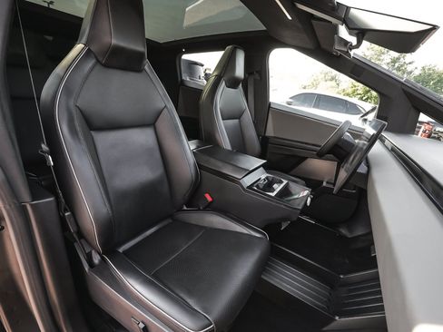 Used 2025 Tesla Cybertruck AWD Crew Cab image 40