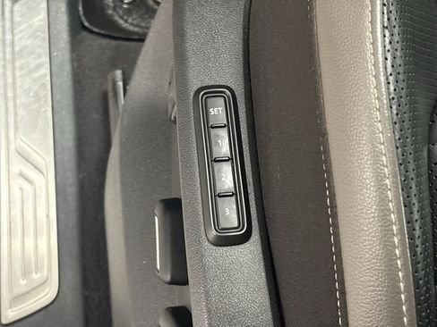 Used 2022 Volkswagen Atlas Cross Sport SEL R-Line image 12