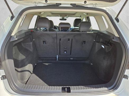 Used 2024 Volkswagen Taos SE w/ Panoramic Sunroof Package FWD image 6